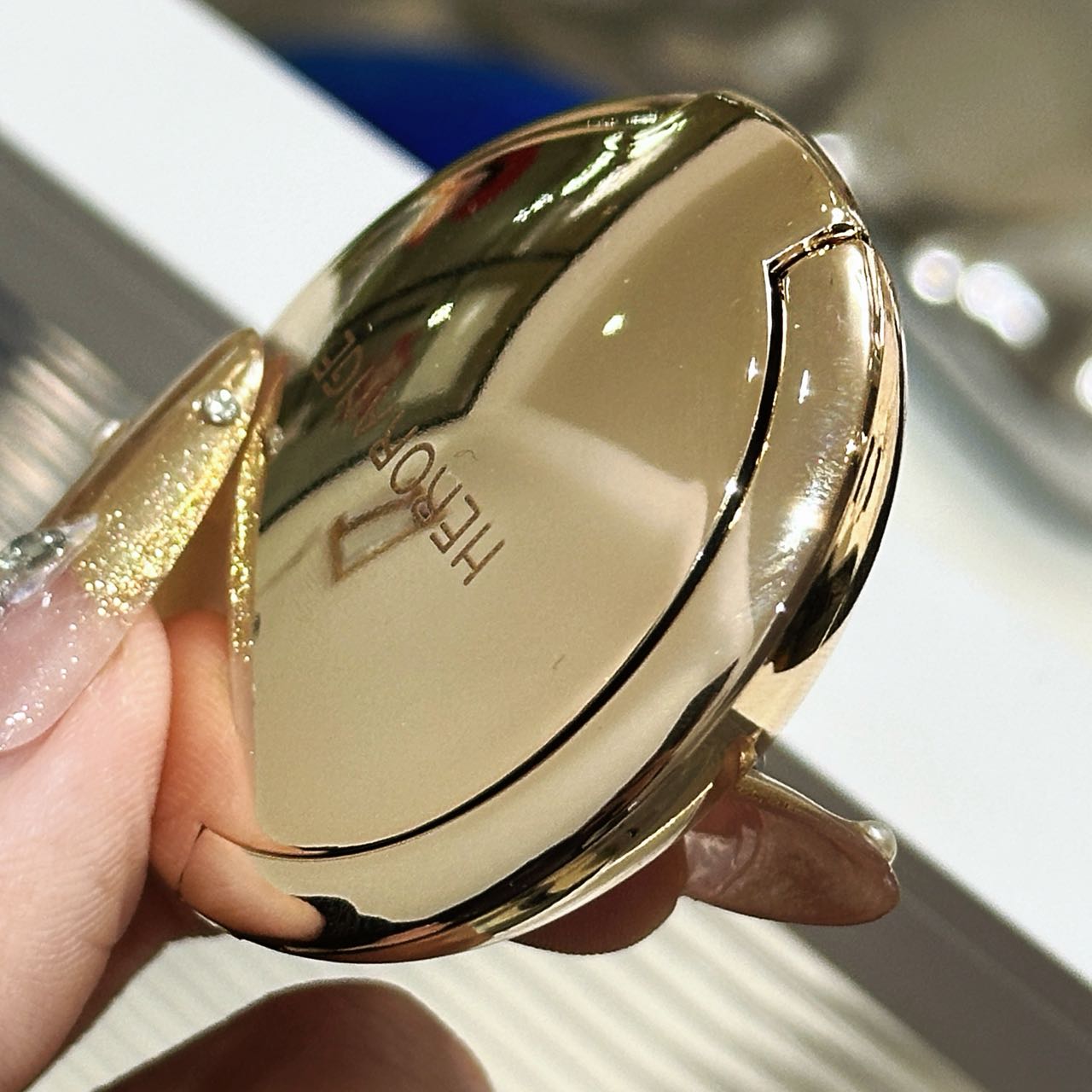 Dual-color eyeshadow palette