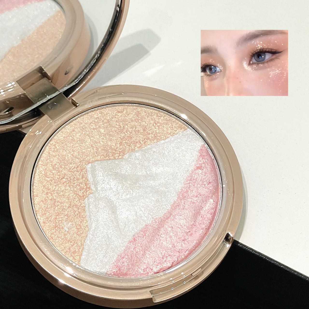 Two-tone 3D embossed highlighter powder