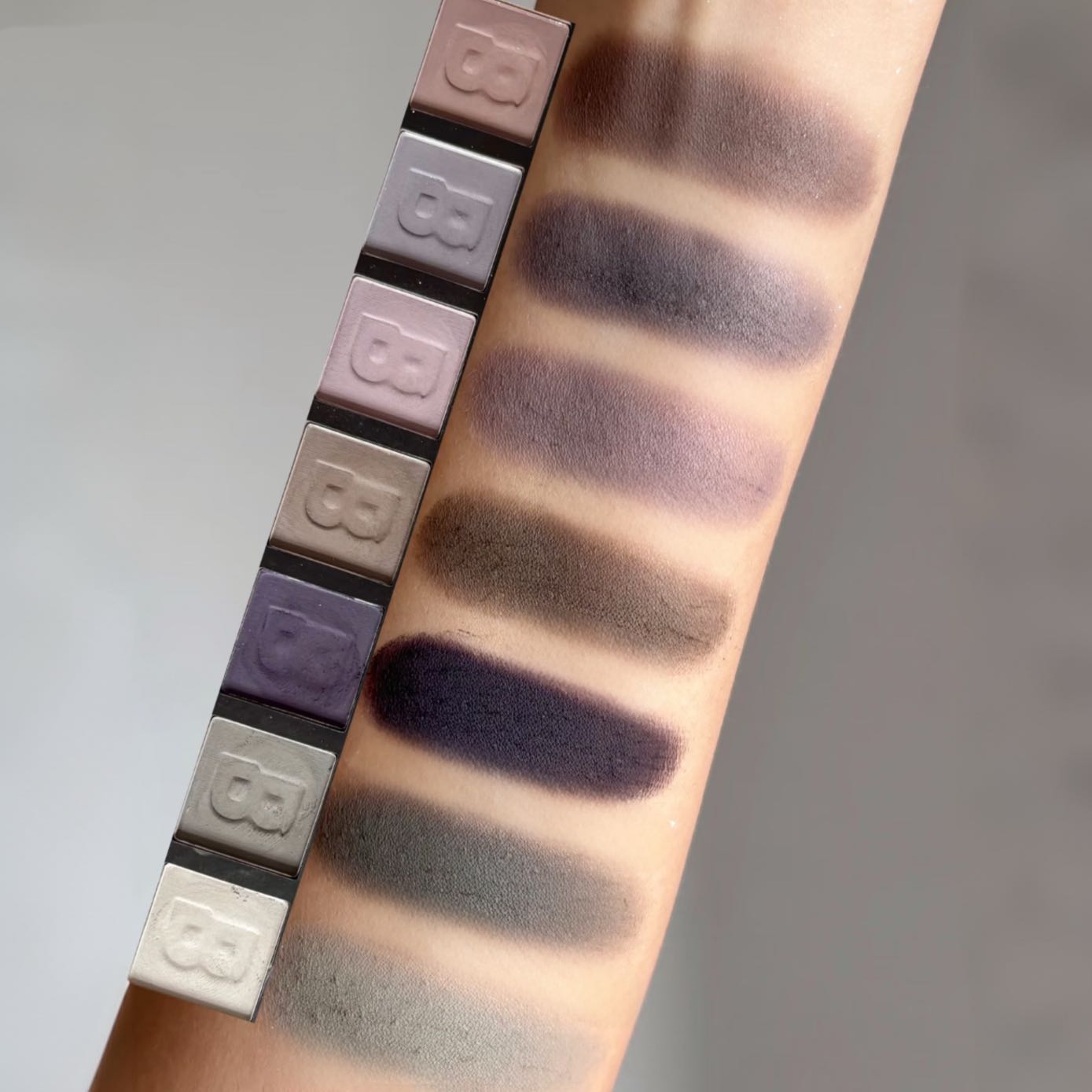 42-color smoky eyeshadow palette