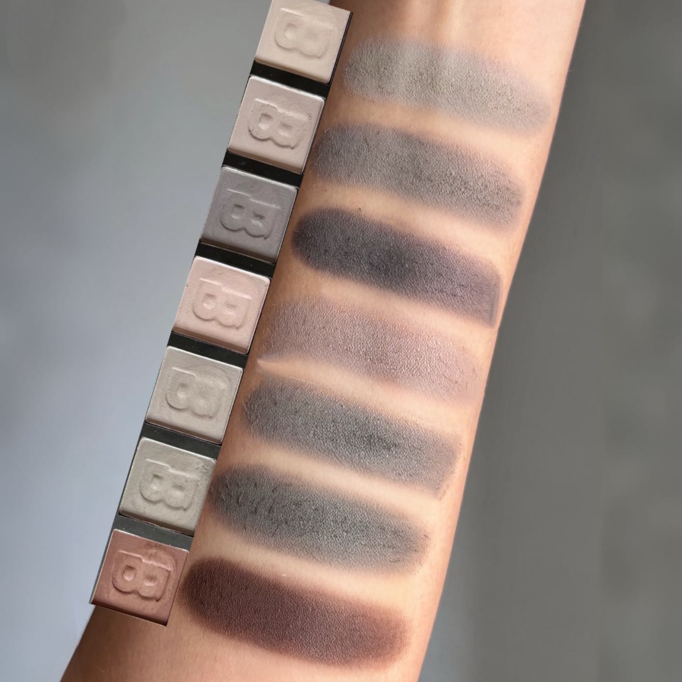 42-color smoky eyeshadow palette