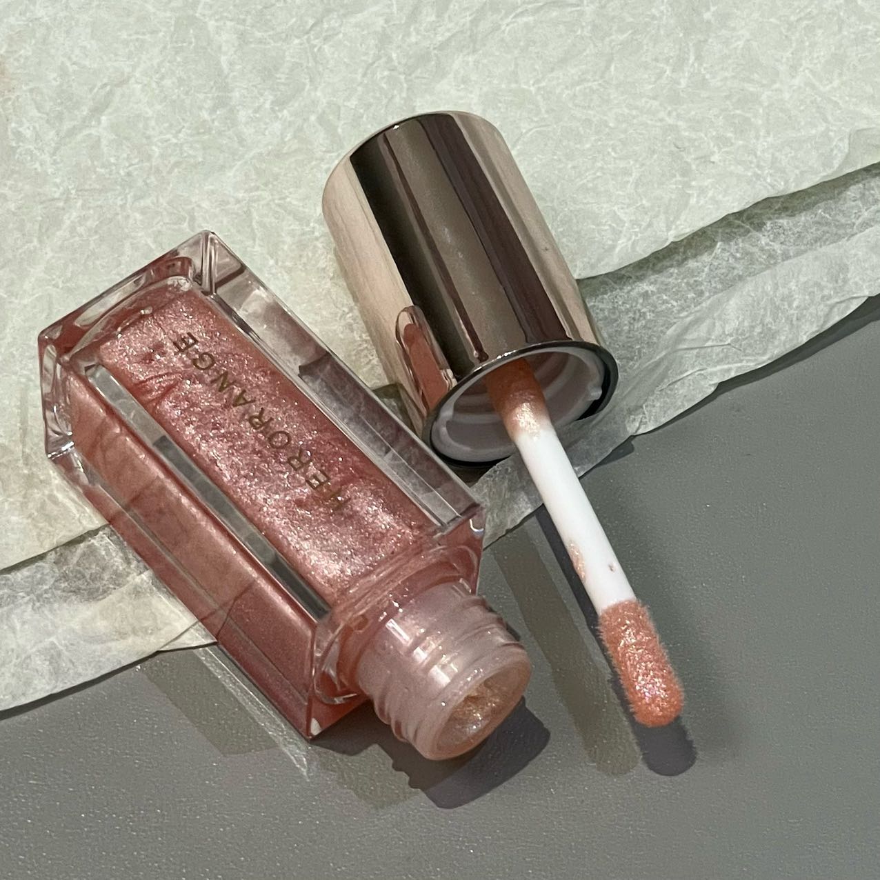 Glossy glitter lip gloss