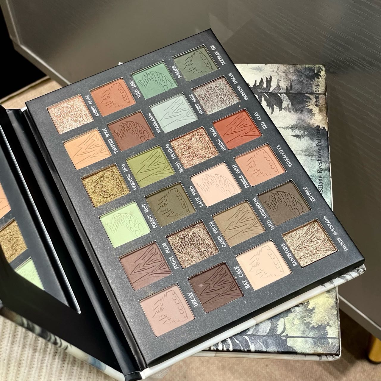 Mysterious Forest 24-Color Eyeshadow Palette