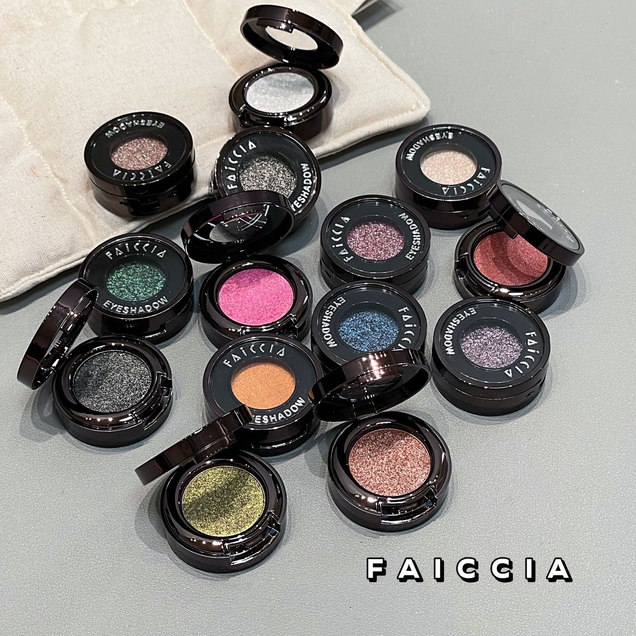 High-pigment glitter single eyeshadow