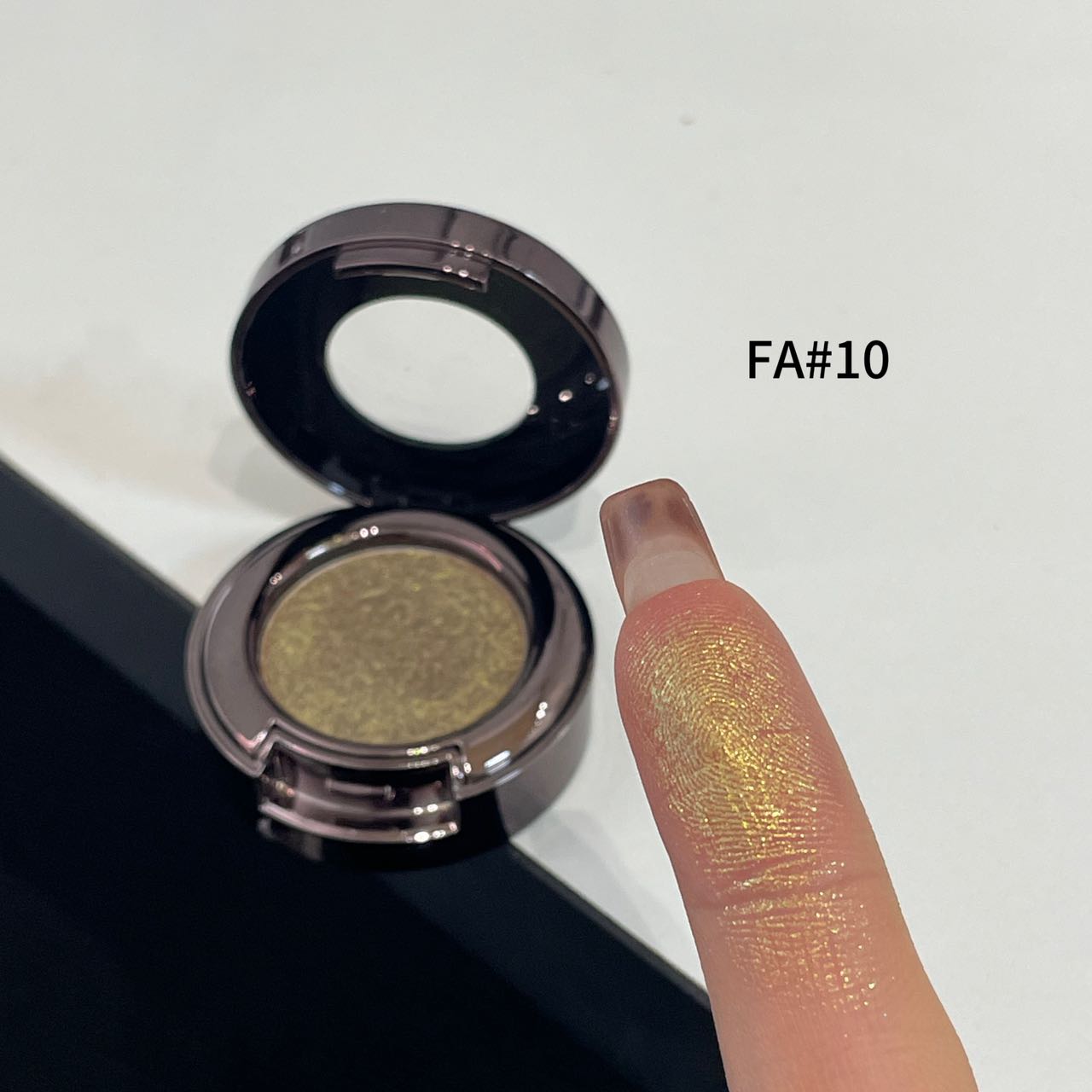 High-pigment glitter single eyeshadow