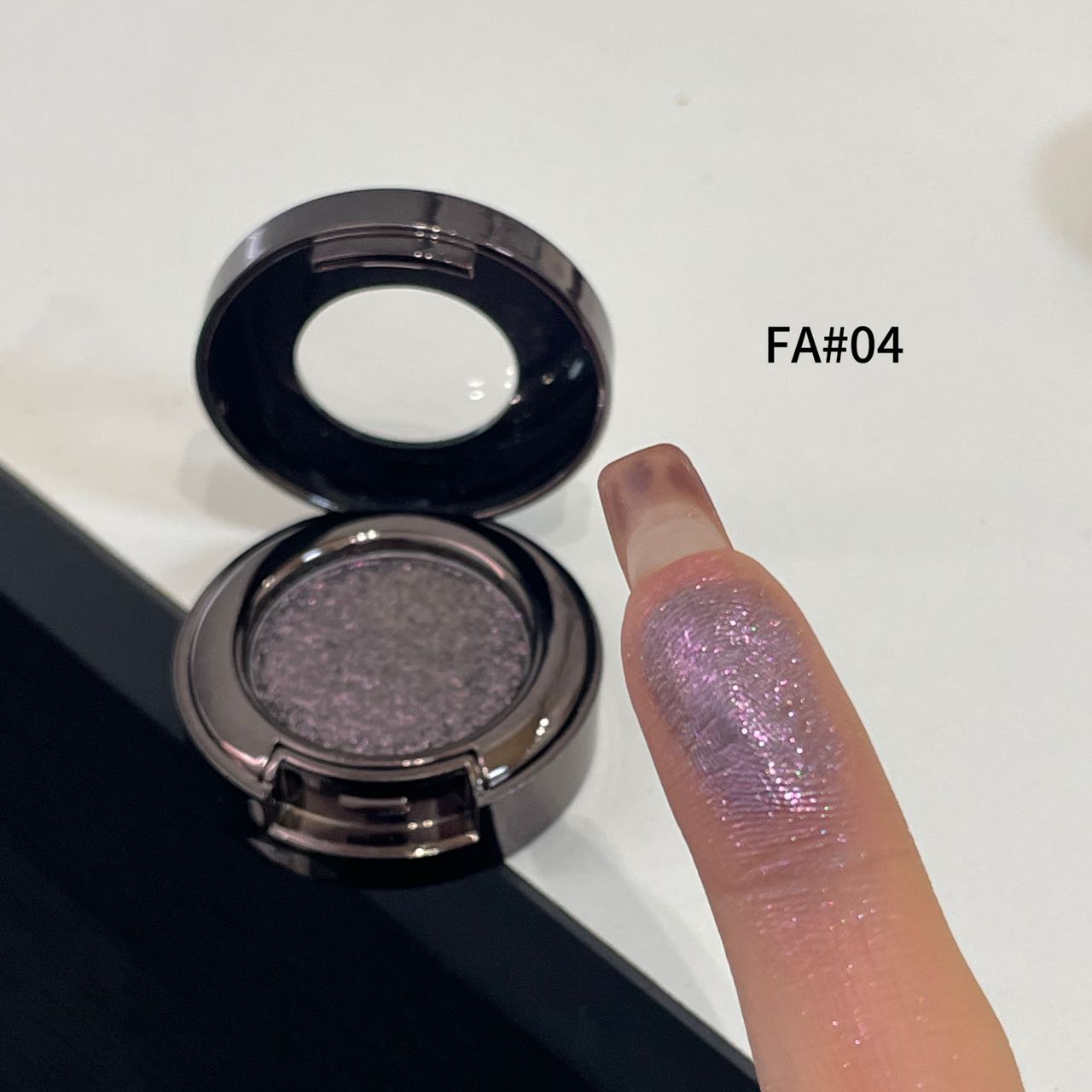 High-pigment glitter single eyeshadow