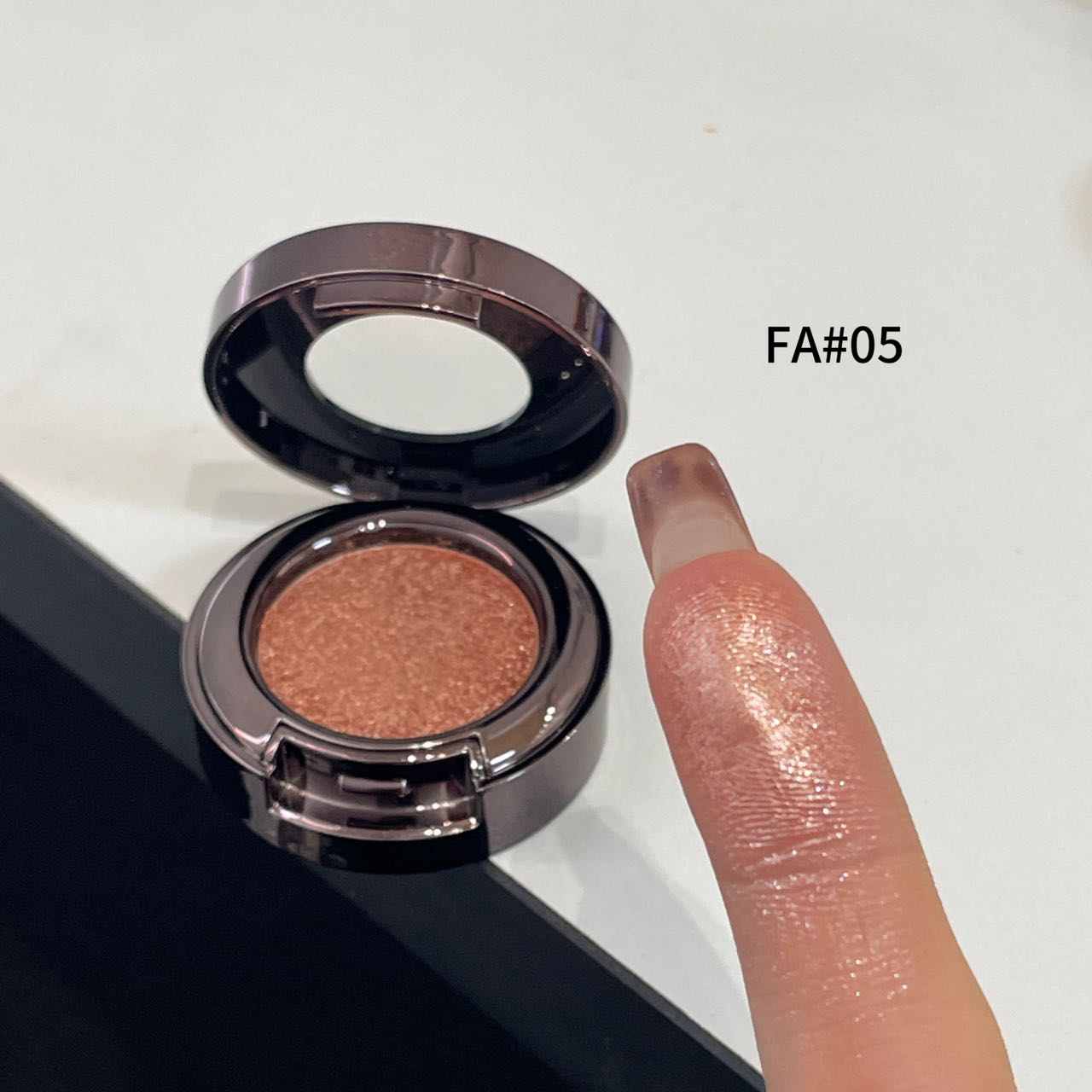 High-pigment glitter single eyeshadow