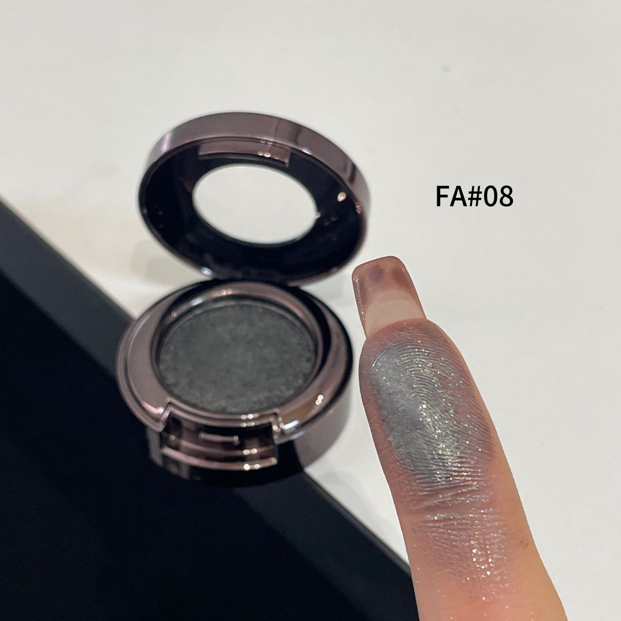 High-pigment glitter single eyeshadow