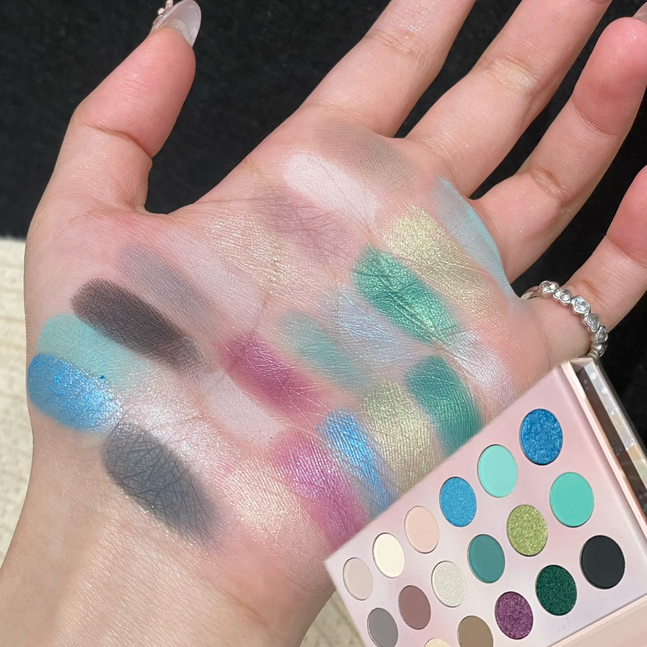 62-color all-in-one facial makeup set