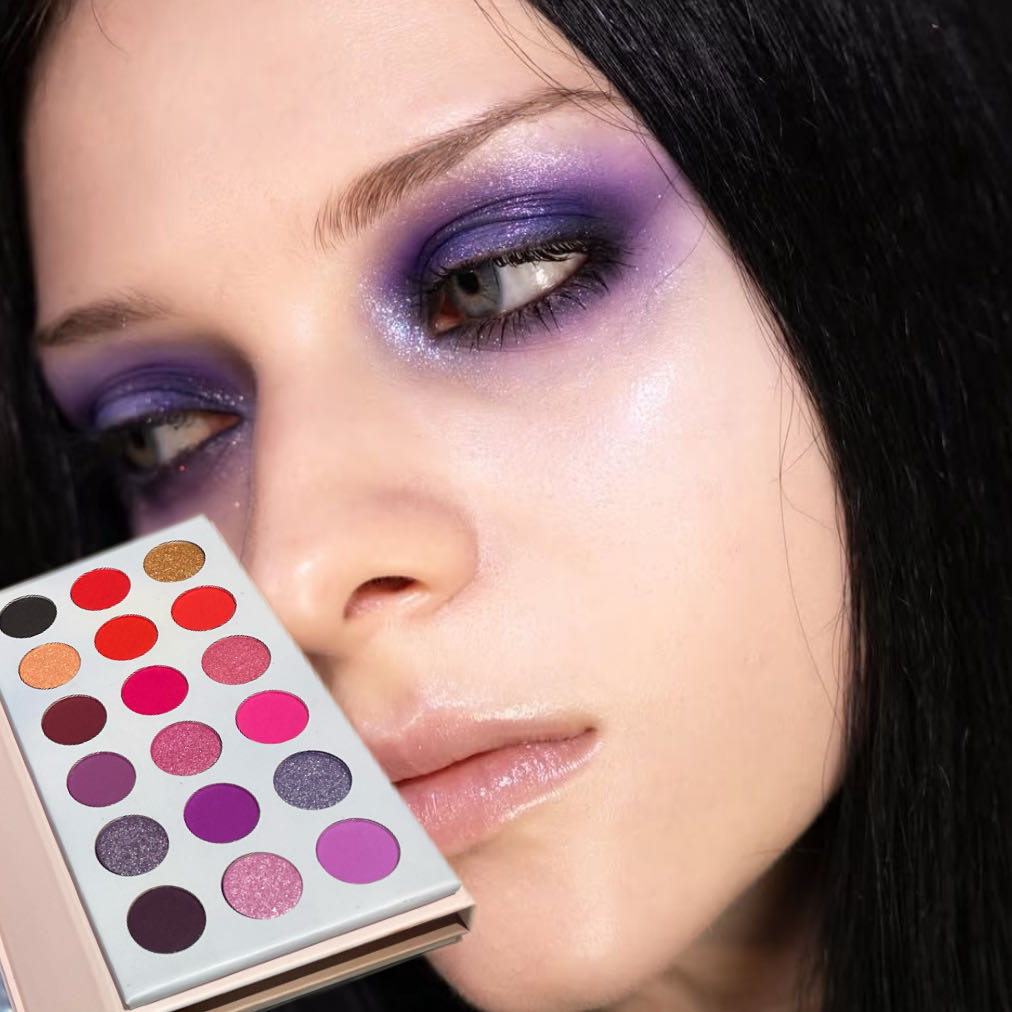 62-color all-in-one facial makeup set