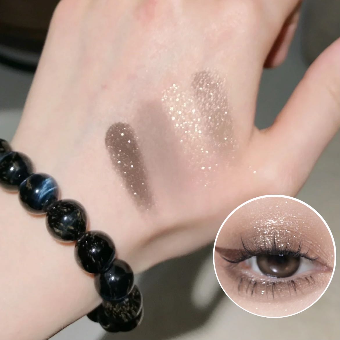 Four-color eyeshadow and contour palette