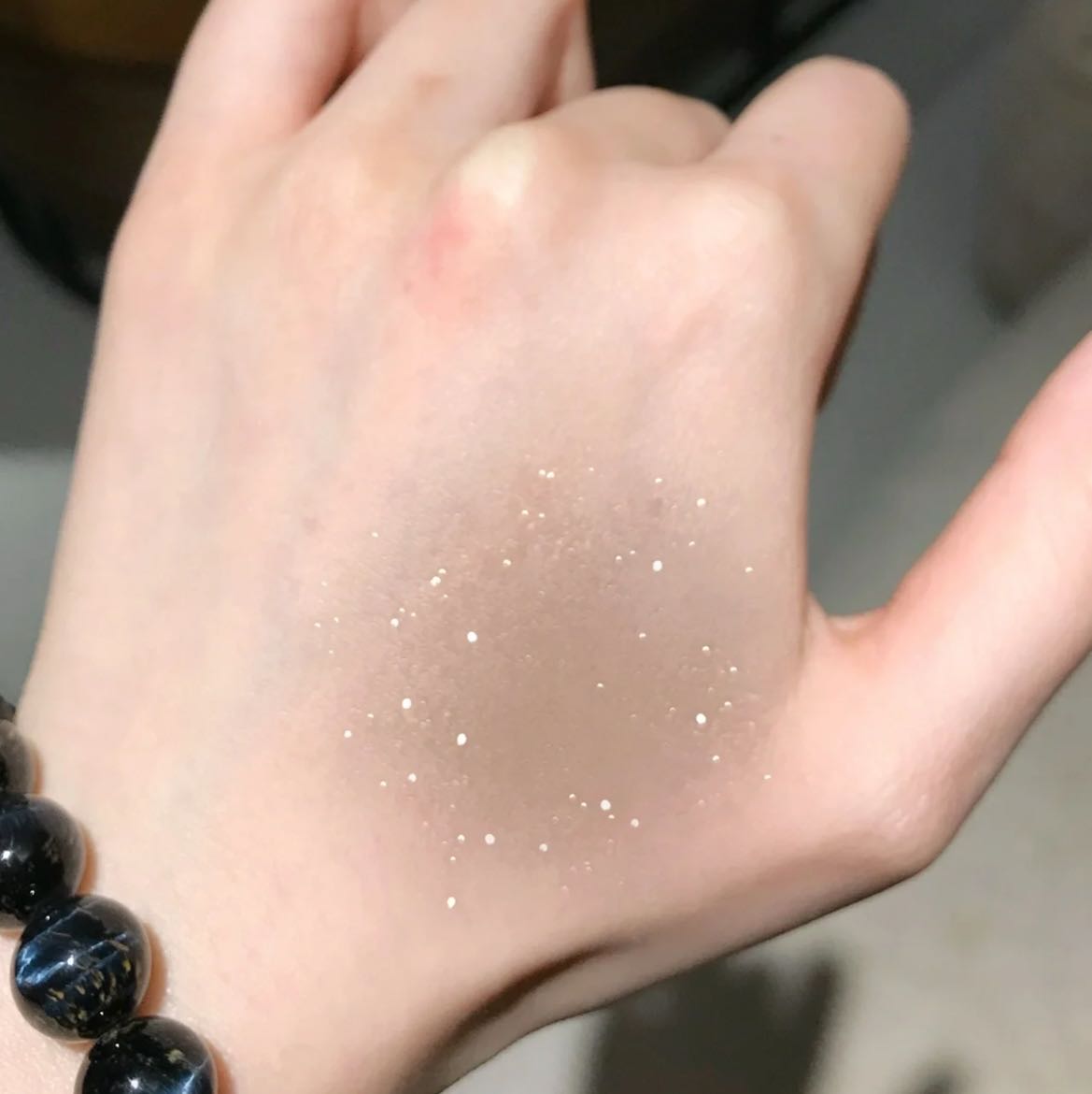 Four-color eyeshadow and contour palette