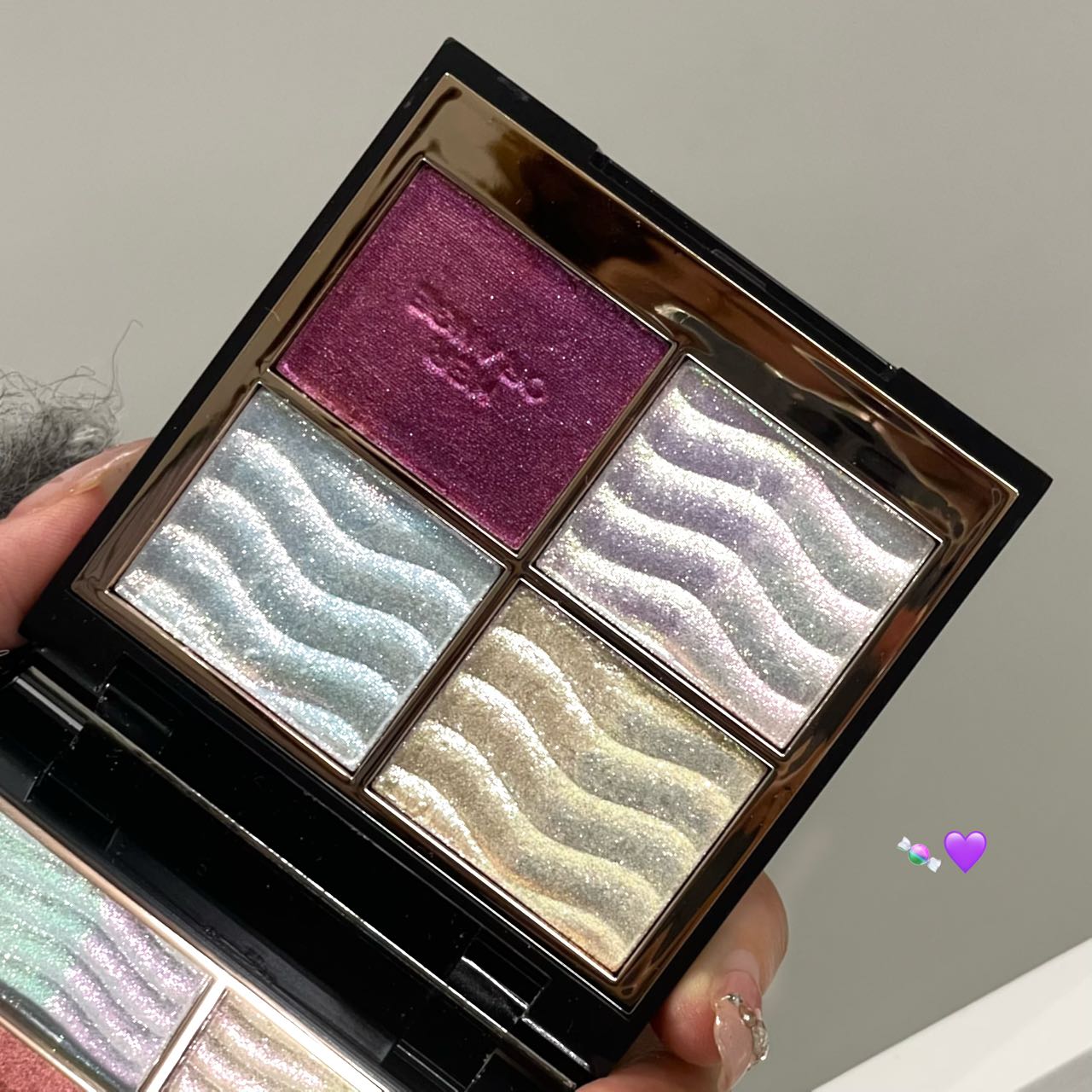 4-Color Multichrome Eyeshadow