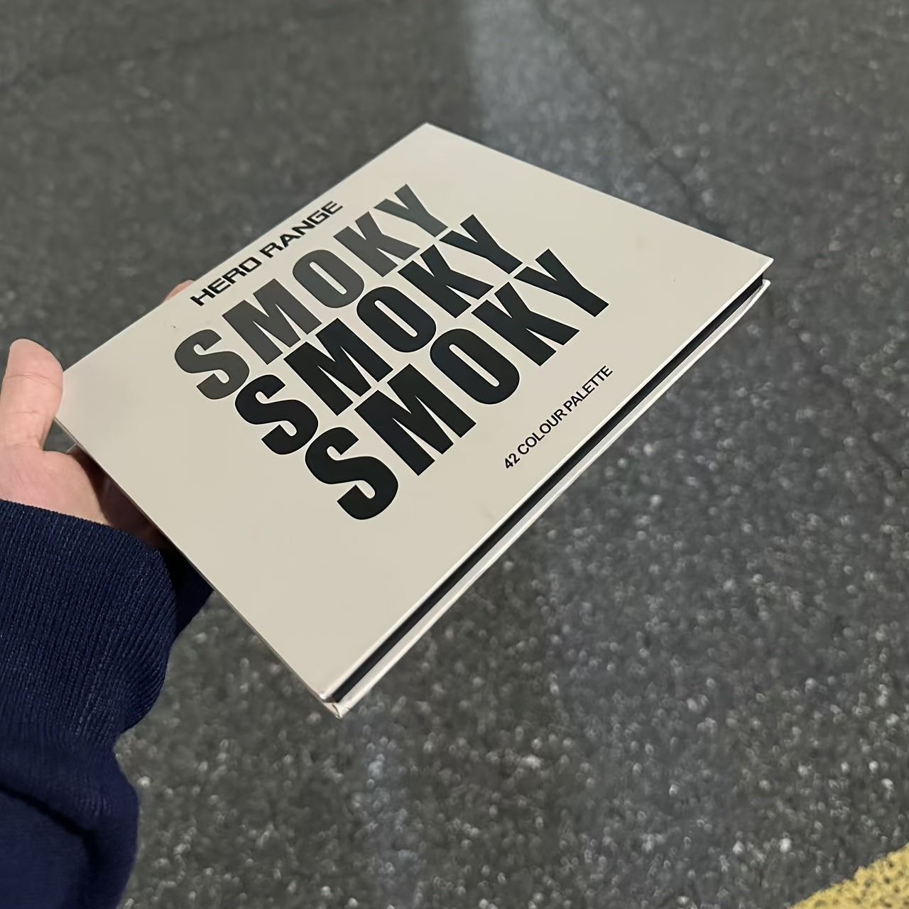 42-color smoky eyeshadow palette