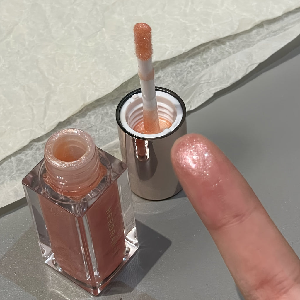 Glossy glitter lip gloss